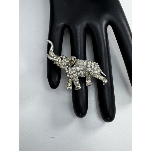 Solitaire & Baguette Clear/Colorless Crystal Elephant Brooch/Pin - Picture 2 of 5